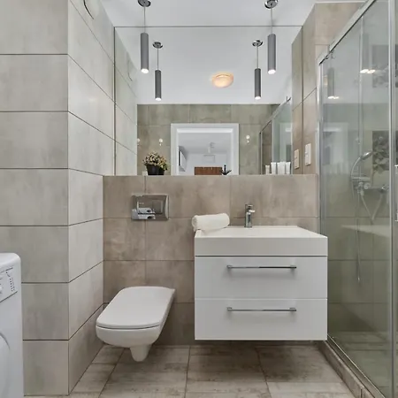 Spacious Dmowskiego By The River With Parking & Balcony By Renters 아파트 브로츠와프