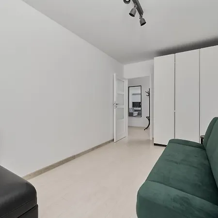 아파트 Spacious Dmowskiego By The River With Parking & Balcony By Renters 브로츠와프