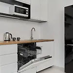Spacious Dmowskiego By The River With Parking & Balcony By Renters Apartment *
