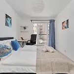 Spacious Dmowskiego By The River With Parking & Balcony By Renters Apartment