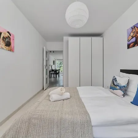 Spacious Dmowskiego By The River With Parking & Balcony By Renters Breslau