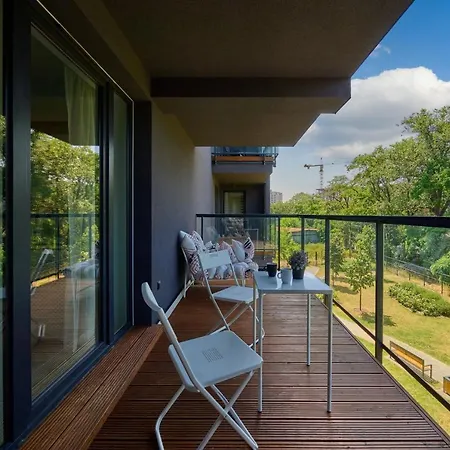 Apartment Spacious Dmowskiego By The River With Parking & Balcony By Renters *