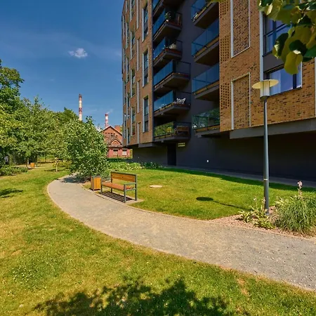 Spacious Dmowskiego By The River With Parking & Balcony By Renters * Breslau