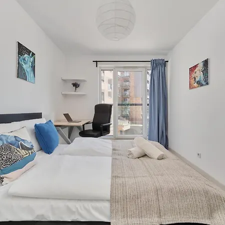 Spacious Dmowskiego By The River With Parking & Balcony By Renters Lejlighed