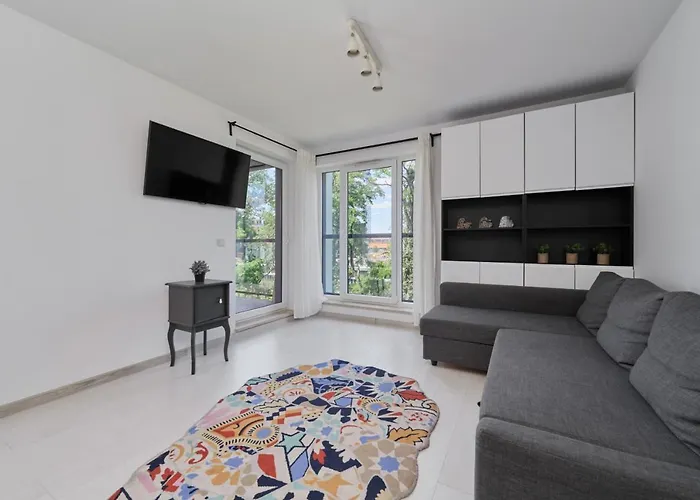 Spacious Dmowskiego By The River With Parking & Balcony By Renters * Breslau