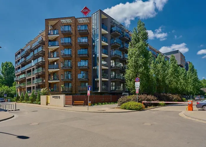 Spacious Dmowskiego By The River With Parking & Balcony By Renters Apartment Breslau