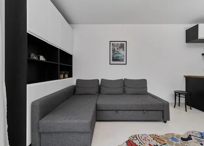 Spacious Dmowskiego By The River With Parking & Balcony By Renters * Breslau