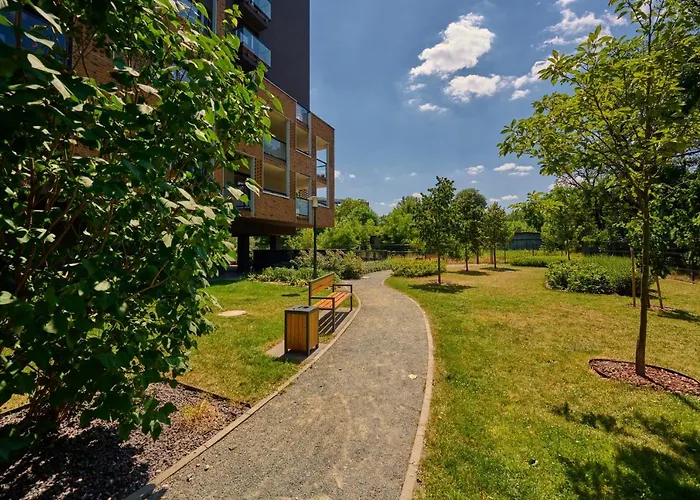 Apartment Spacious Dmowskiego By The River With Parking & Balcony By Renters Breslau