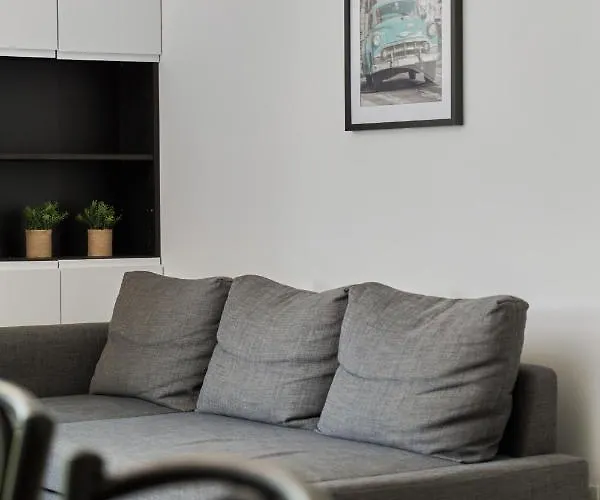 Spacious Dmowskiego By The River With Parking & Balcony By Renters ヴロツワフ