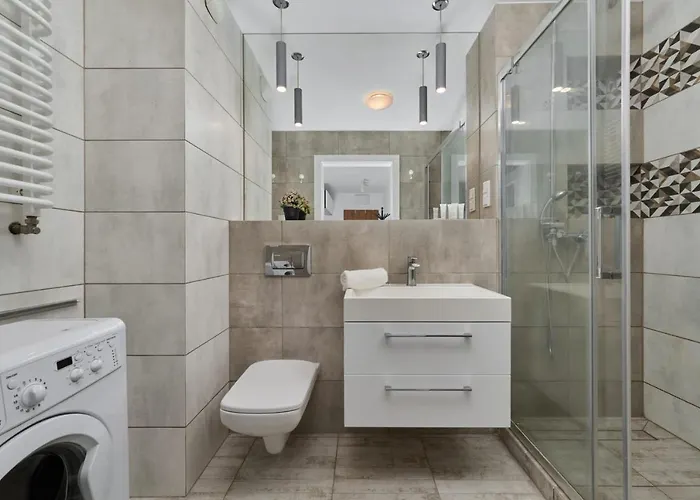 Spacious Dmowskiego By The River With Parking & Balcony By Renters アパート ヴロツワフ