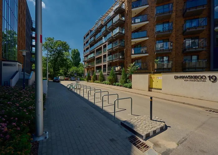 Spacious Dmowskiego By The River With Parking & Balcony By Renters Apartment