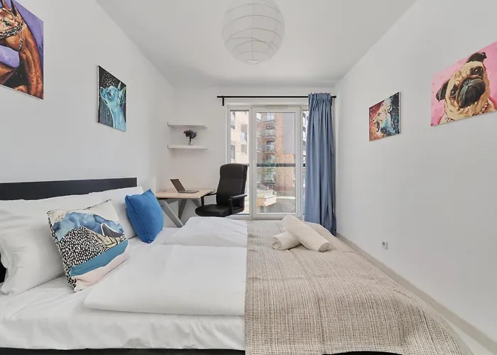 Spacious Dmowskiego By The River With Parking & Balcony By Renters Apartment