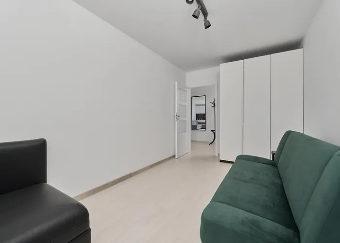 アパート Spacious Dmowskiego By The River With Parking & Balcony By Renters ヴロツワフ