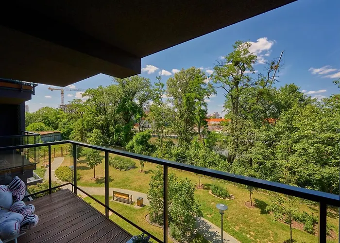 Apartment Spacious Dmowskiego By The River With Parking & Balcony By Renters *