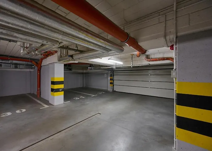 Spacious Dmowskiego By The River With Parking & Balcony By Renters Apartment