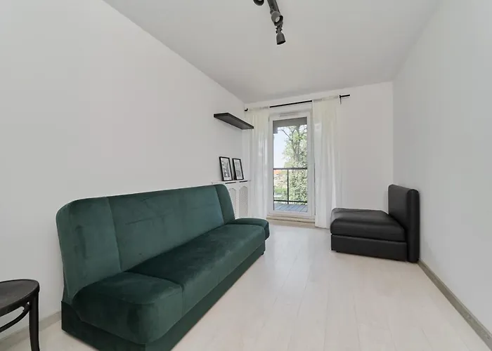 Spacious Dmowskiego By The River With Parking & Balcony By Renters Breslau